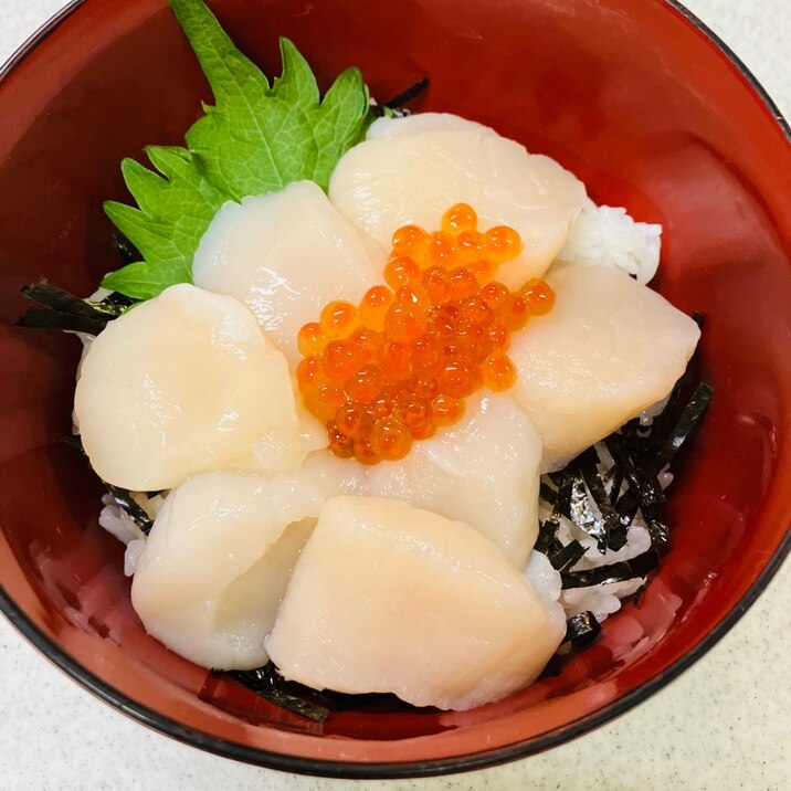 大満足‼ホタテといくらの海鮮丼